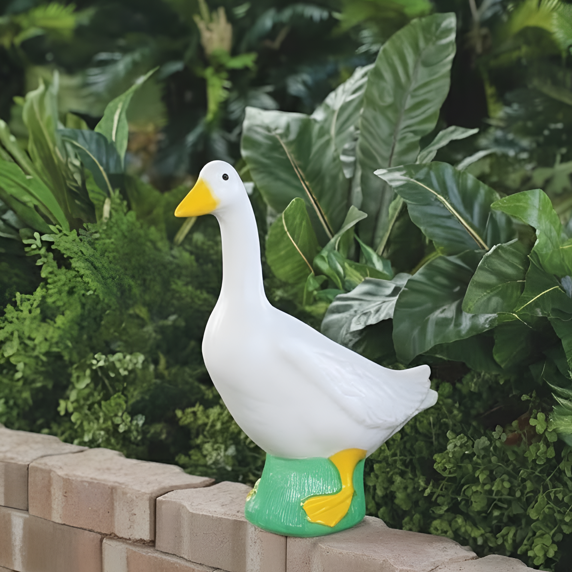 Outdoor Decorative Goose Design Statue For Garden Decor