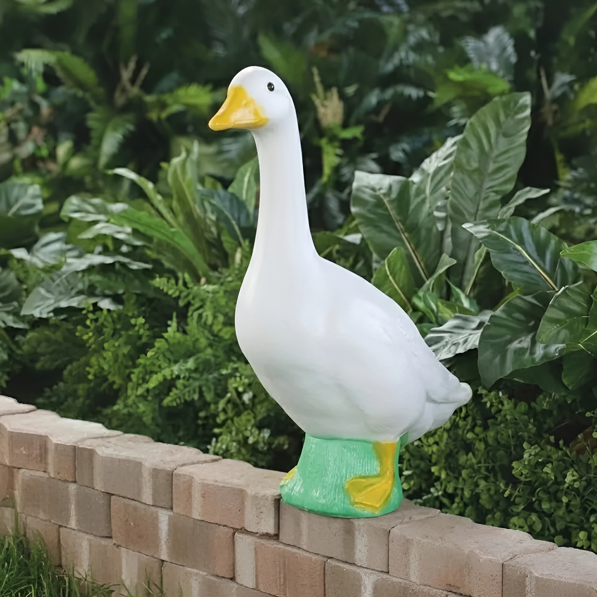 Outdoor Decorative Goose Design Statue For Garden Decor