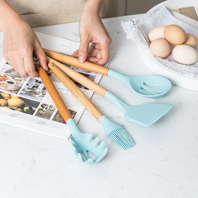 Silicone And Wood Kitchen Utensils 11 Peice Set With Storage Box