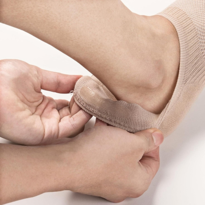 No Show Socks with Wide Front Box