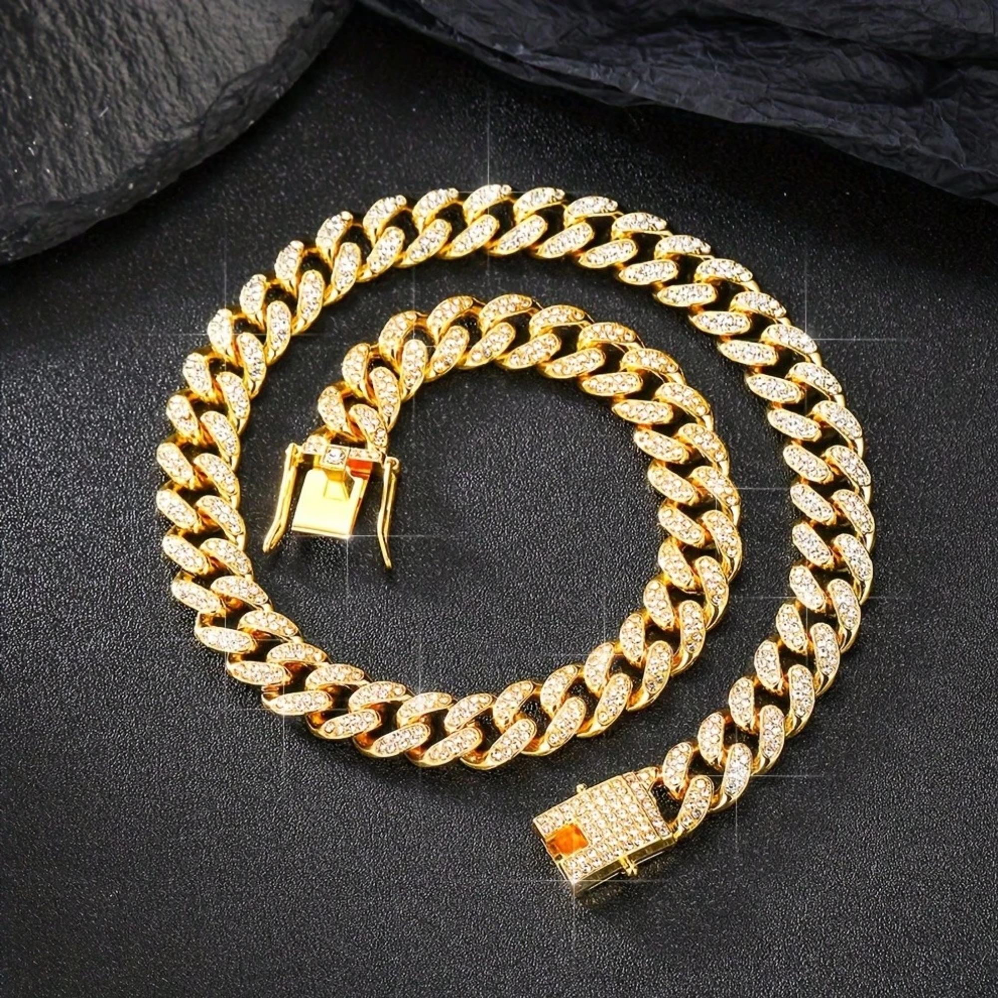 Diamond Encrusted With Stylish Design Pet Collar