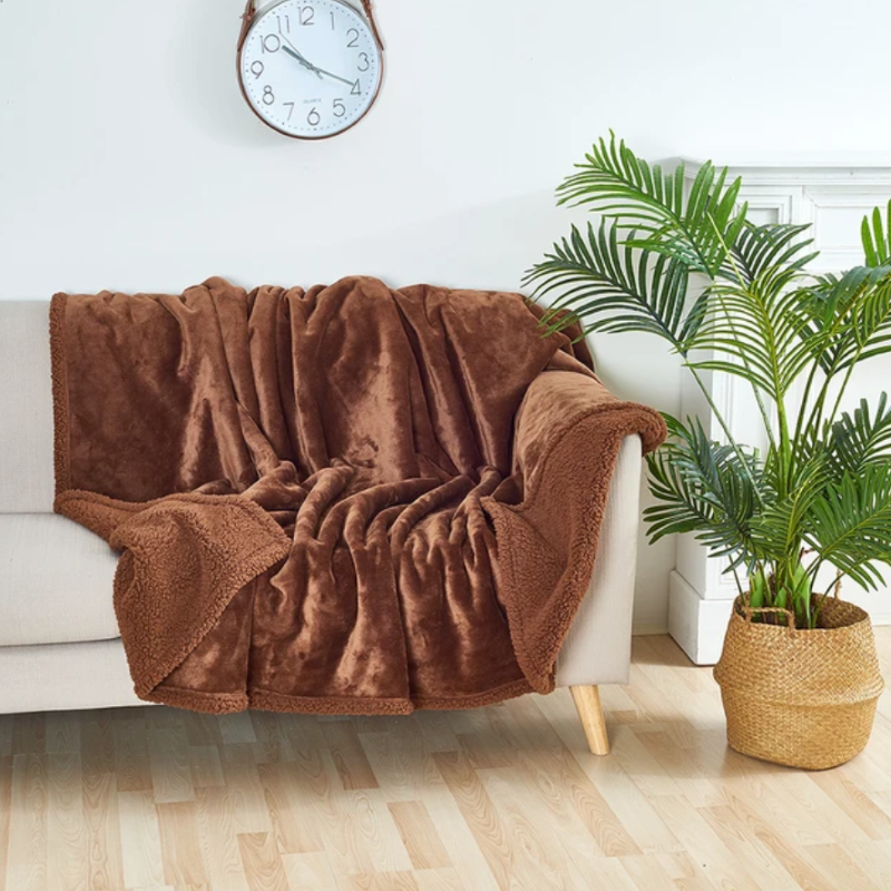 The Waterproof Blanket For Animal-Paw Print Pad