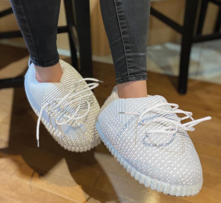 Comfortable Plush Sneaker Slippers – Cozy and Trendy ComfortComfortable Plush Sneaker Slippers – Cozy and Trendy Comfort - Image 28