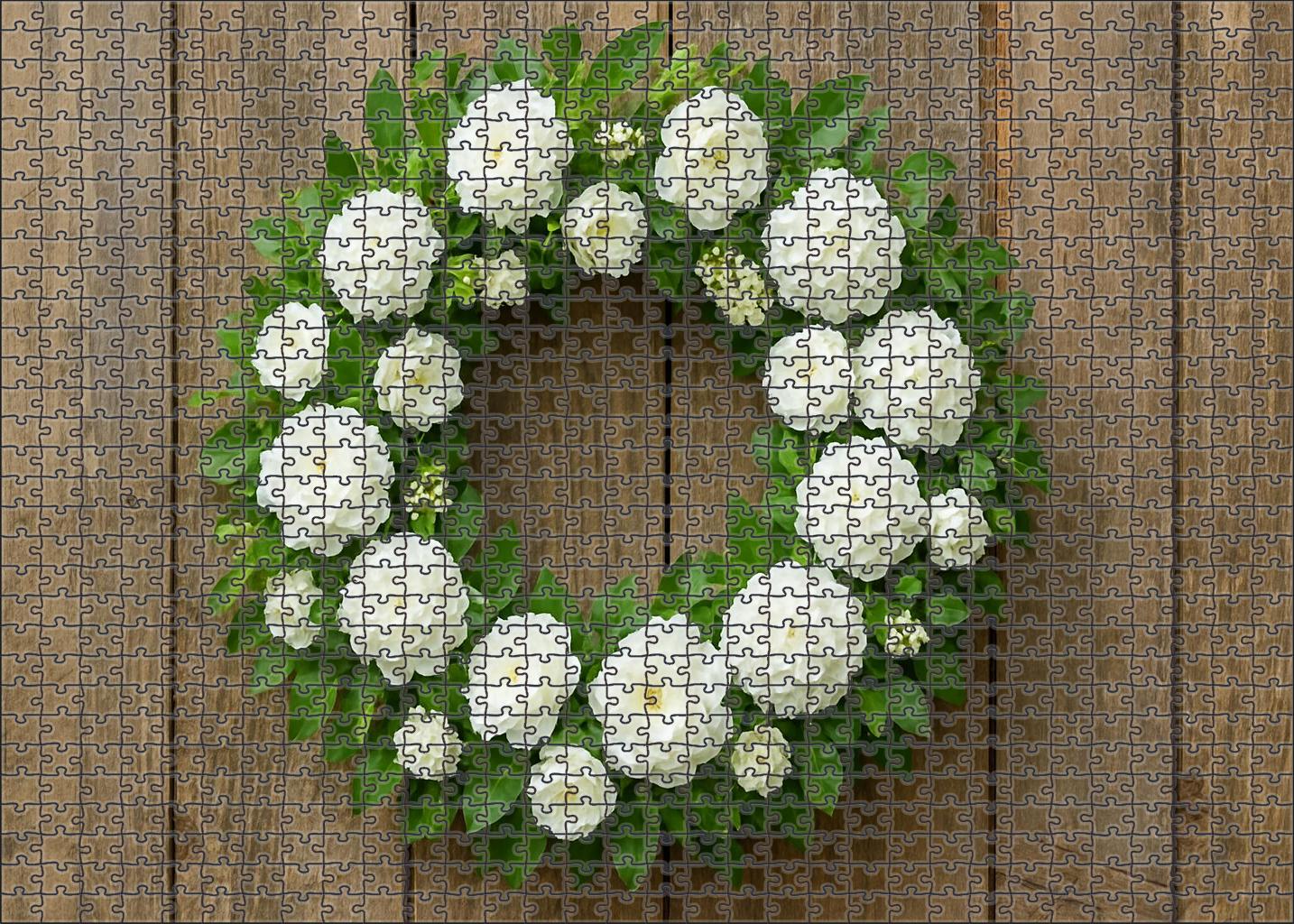 Classic White Wreath With Green Accents Family Puzzles
