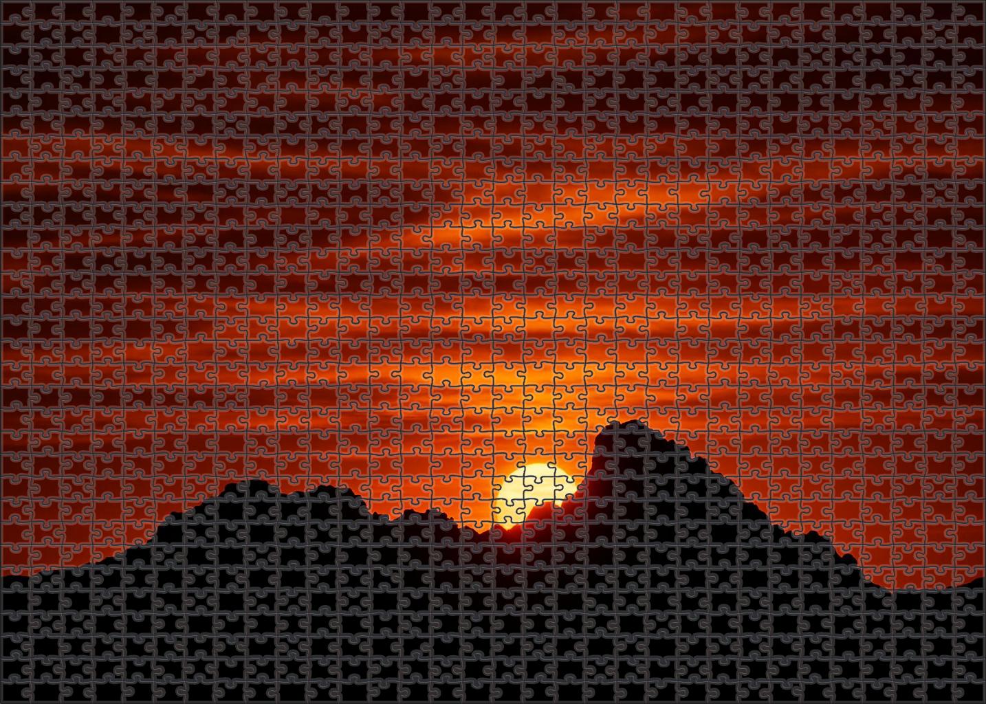 Amber Silhouette Ridge 200 Piece Puzzle