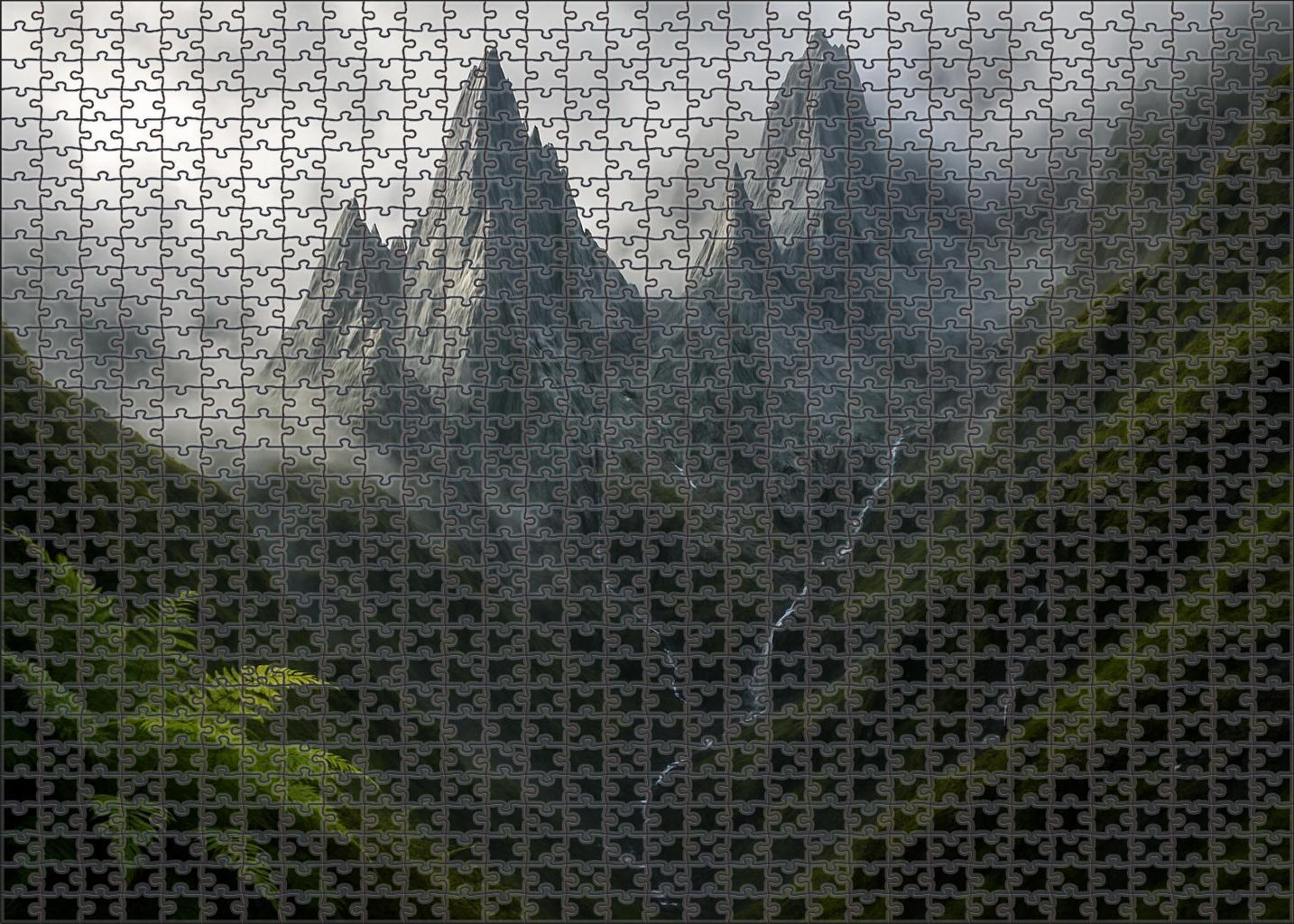 Sapphire Hollow Range 300 Piece Puzzle