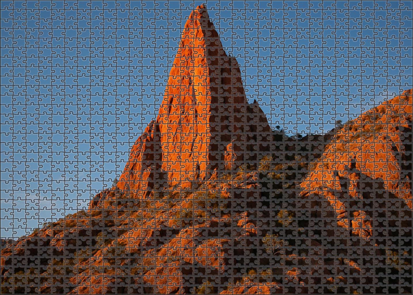 Crimson Spire Pinnacle 200 Piece Puzzle