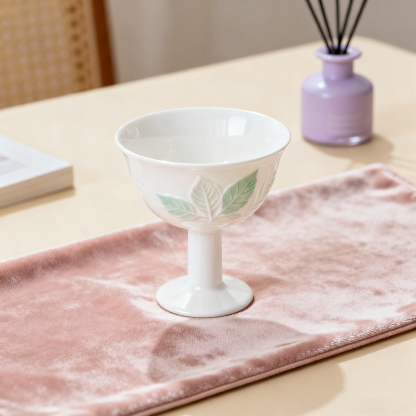 Gobelet en céramique à motif de feuilles