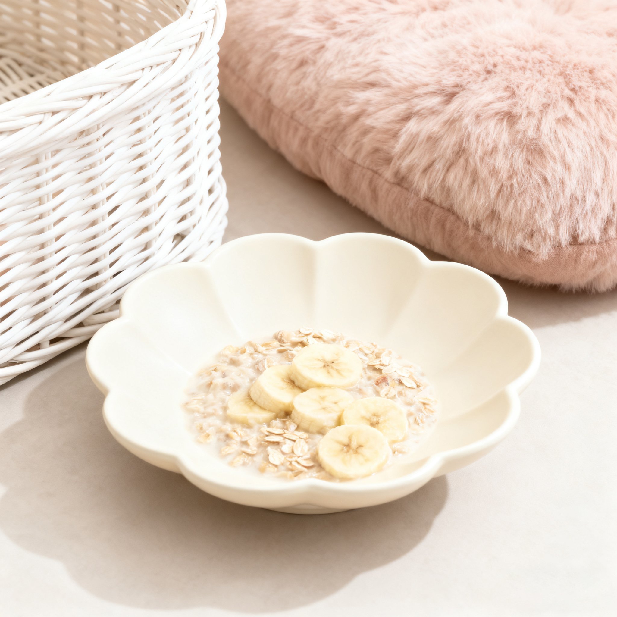 Assiette design en céramique avec motif pétales