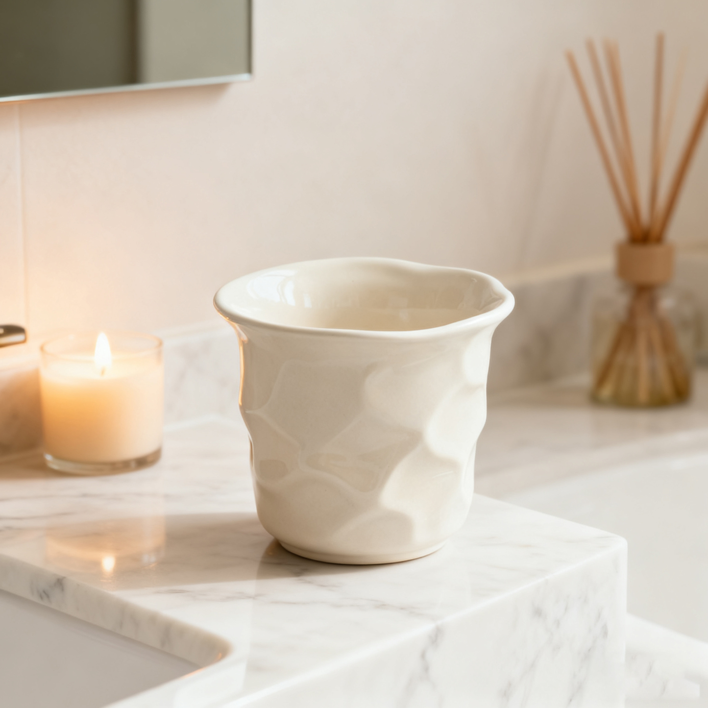 Tasse à café en céramique blanche irrégulière