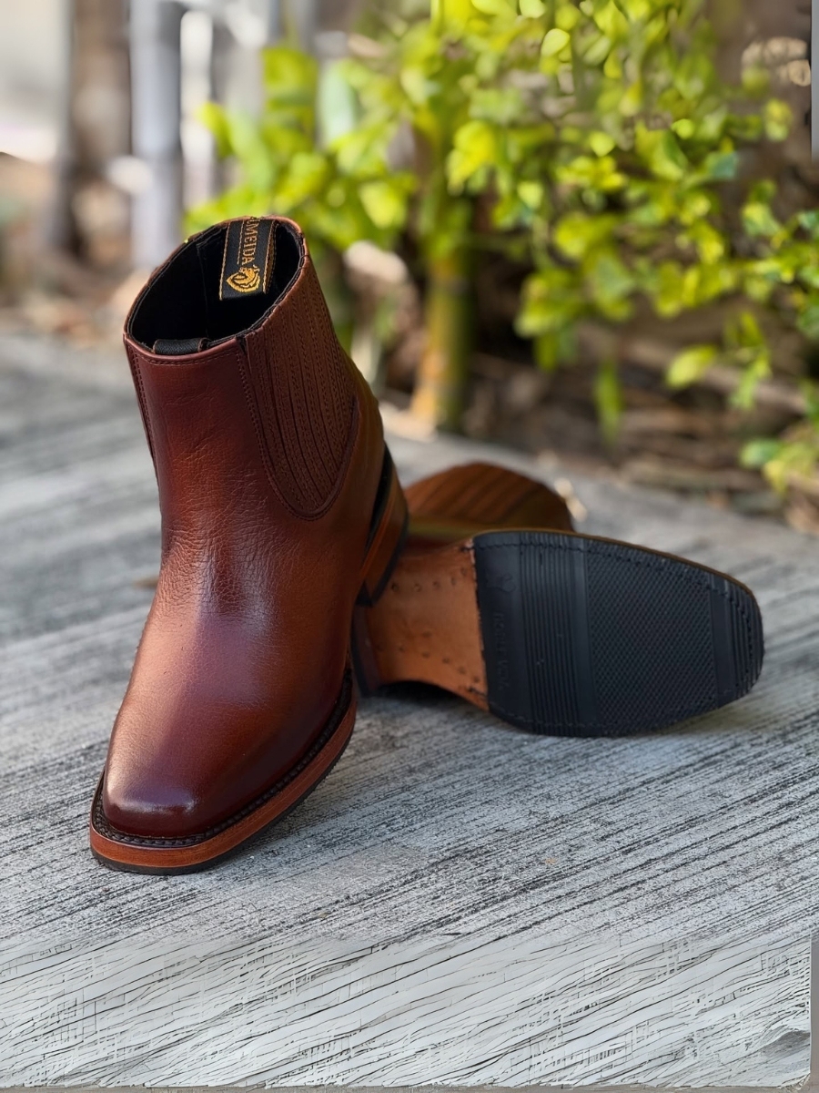 Elegant Men's Ankle Boots In Original Cowhide Leather