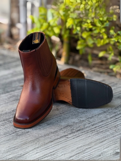 Elegant Men's Ankle Boots In Original Cowhide Leather