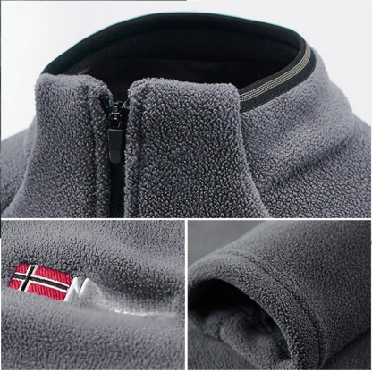Norwegische Militärfleecejacke 🔥 Wärmend bis -30 Grad Celsius? Absolut! Diese Militärfleecejacke ist leichter als eine Daunenjacke, winddicht, warm und extrem bequem. 🐑✨