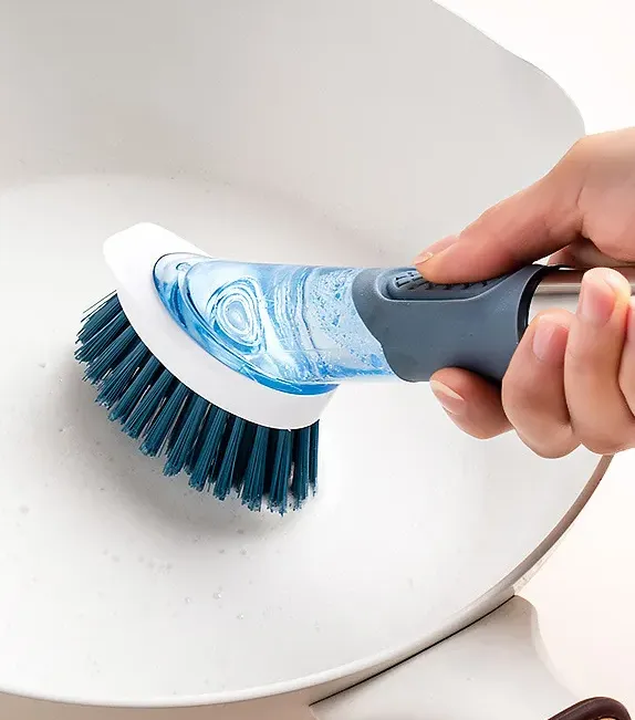 Ergonomischer langer Griff f&uuml;r komfortables Sp&uuml;len