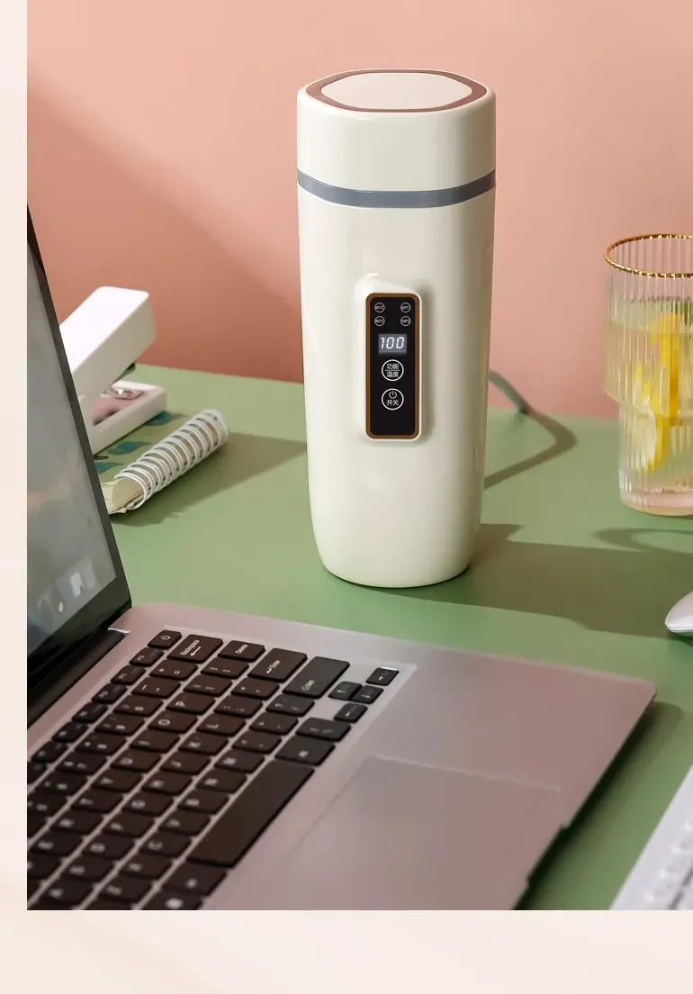 Digitaler Warmwasserbecher mit Temperaturanzeige