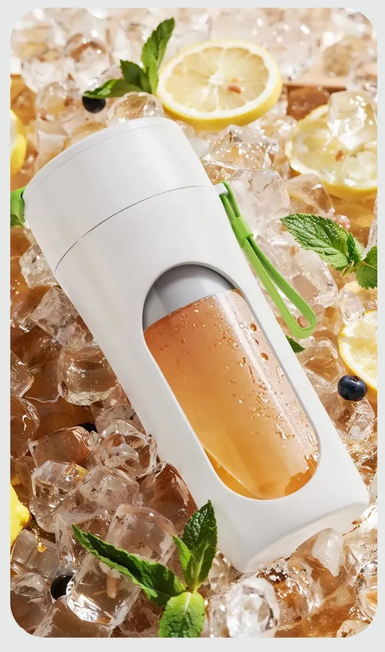 Mobiler Smoothie Maker in kompakter Gr&ouml;&szlig;e