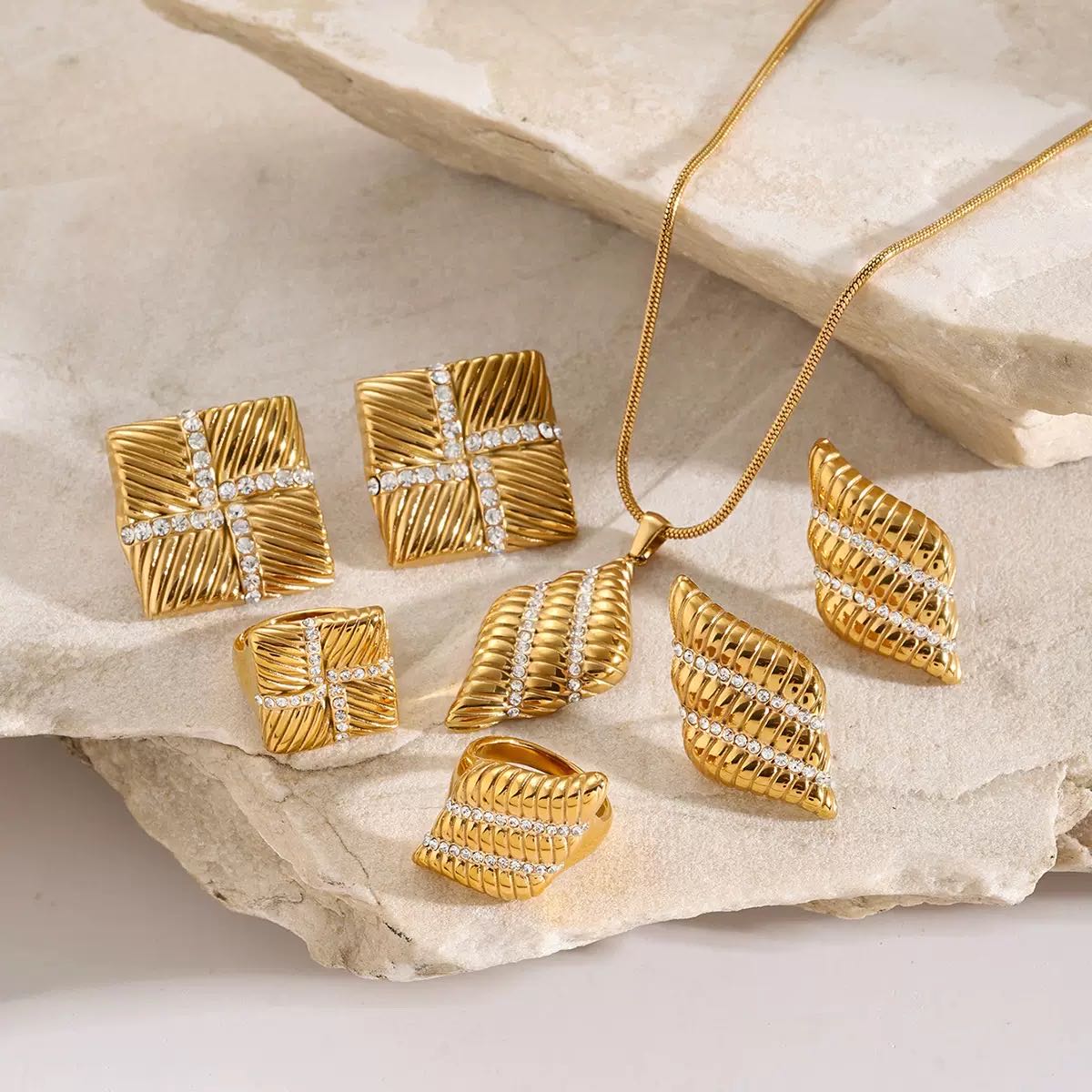 18K Gold Titanium Steel Feather-Shaped Threaded Rhinestone Necklace and Earrings