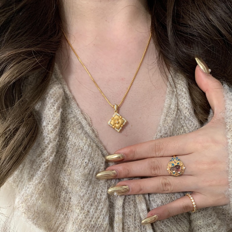 French Retro Brushed Double-Sided Diamond-Inlaid Clover High-End Necklace 