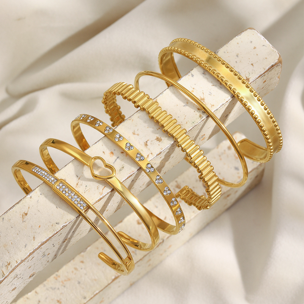 Elegant Stylish Hollow Heart 18K Gold Bangle