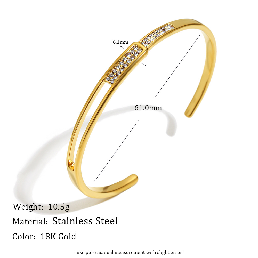 Elegant Stylish Hollow Heart 18K Gold Bangle