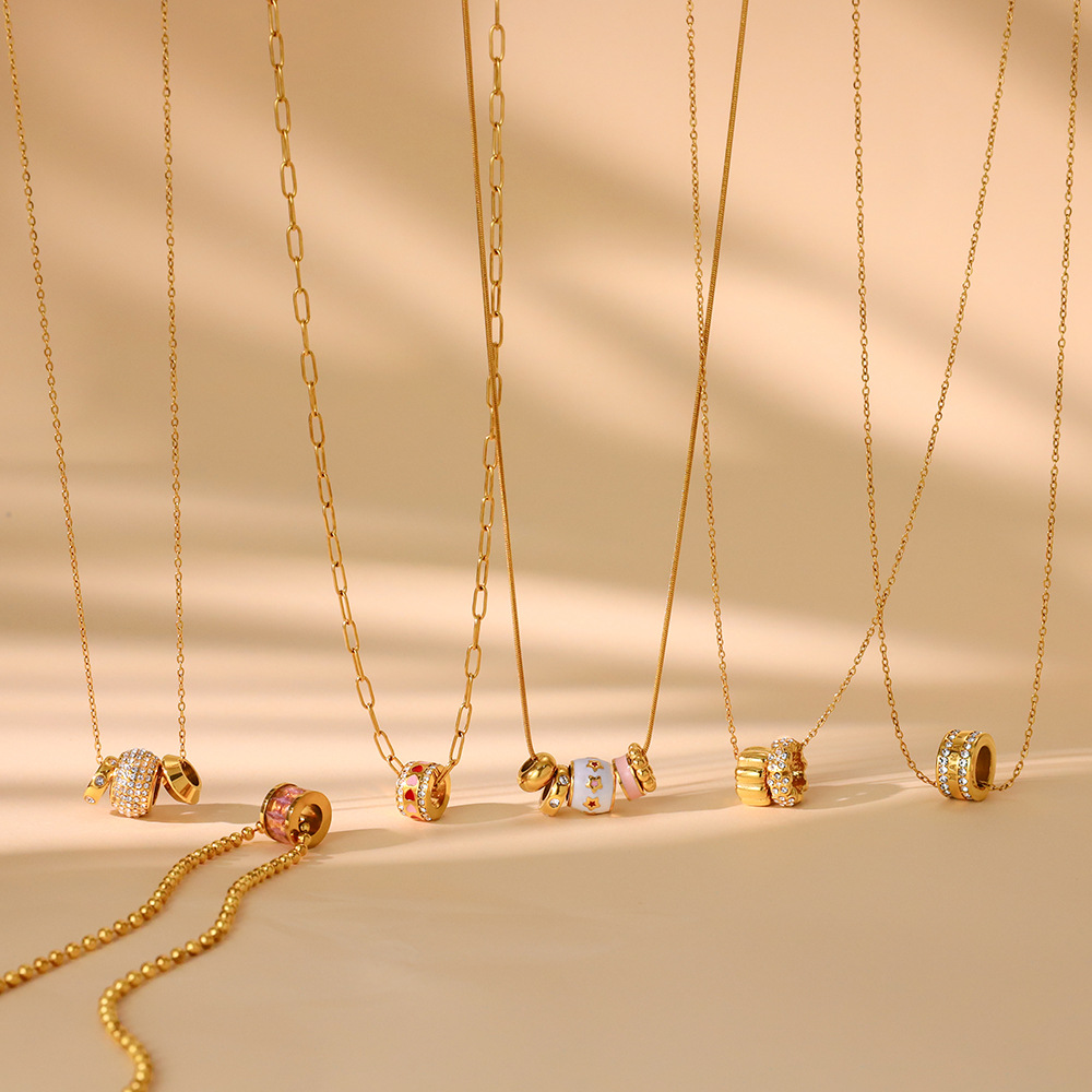 Classic 18K Gold Pink Diamond Circle Pendant Necklace