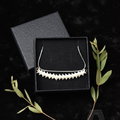 2101 Jewelry series Handmade Bone Necklace & Earrings Figurine Artisan Jewelry Unique Gothic for Halloween Christmas Gift Collectible Creative