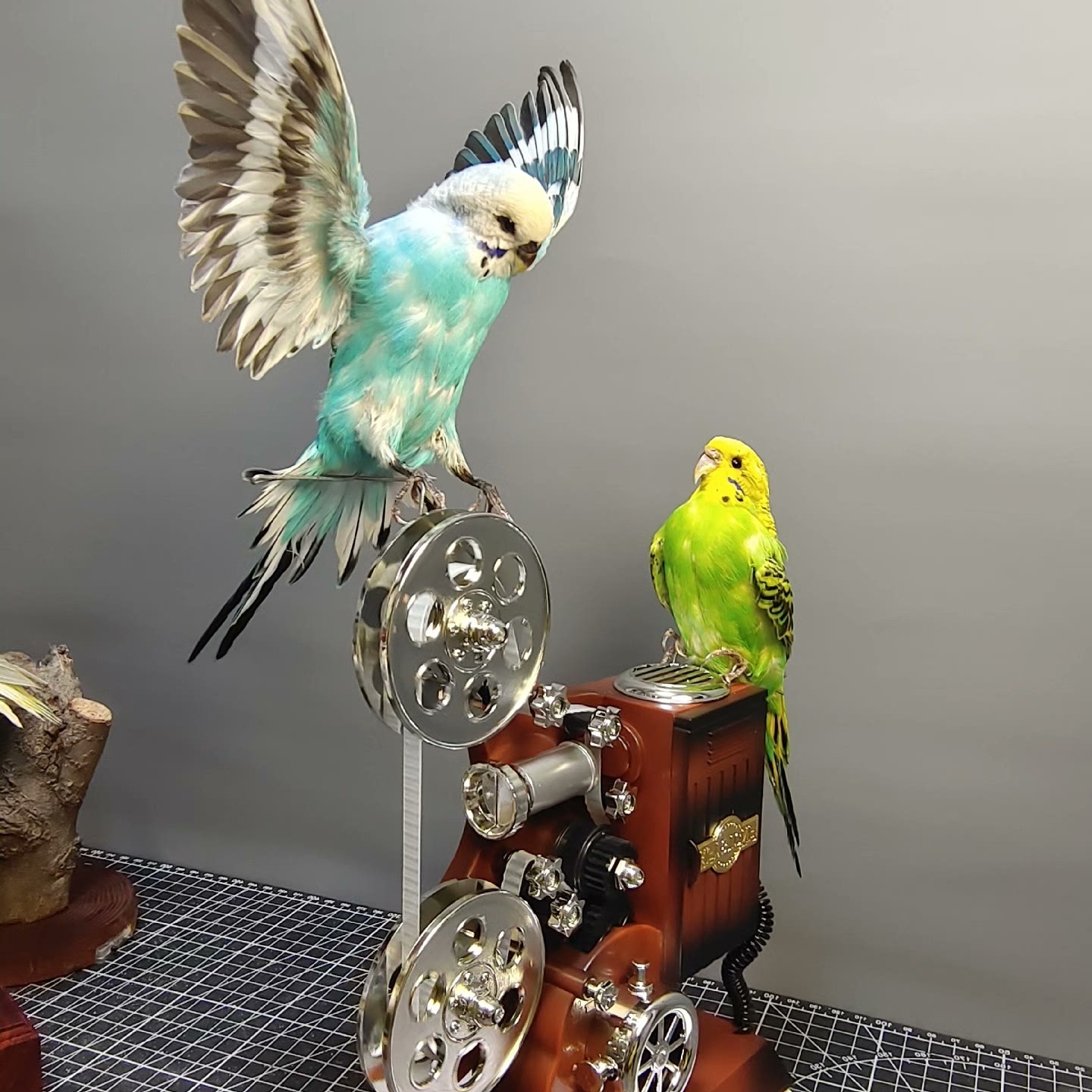 2065 Boutique series Dancing Bird with Rotating Music Box Sculpture Home Decor Ornament for Wedding Gift Christmas Halloween Party Supplies