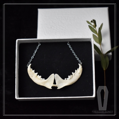 2104 Jewelry series Handmade Gothic Necklace Punk Style Bone Pendant for Men Women Alloy Chain Christmas Halloween Gift Party Goth
