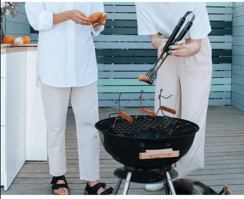 ✨2023 HOT SALE-49% OFF 🔥Weenie Shaped Hotdog Holder🔥