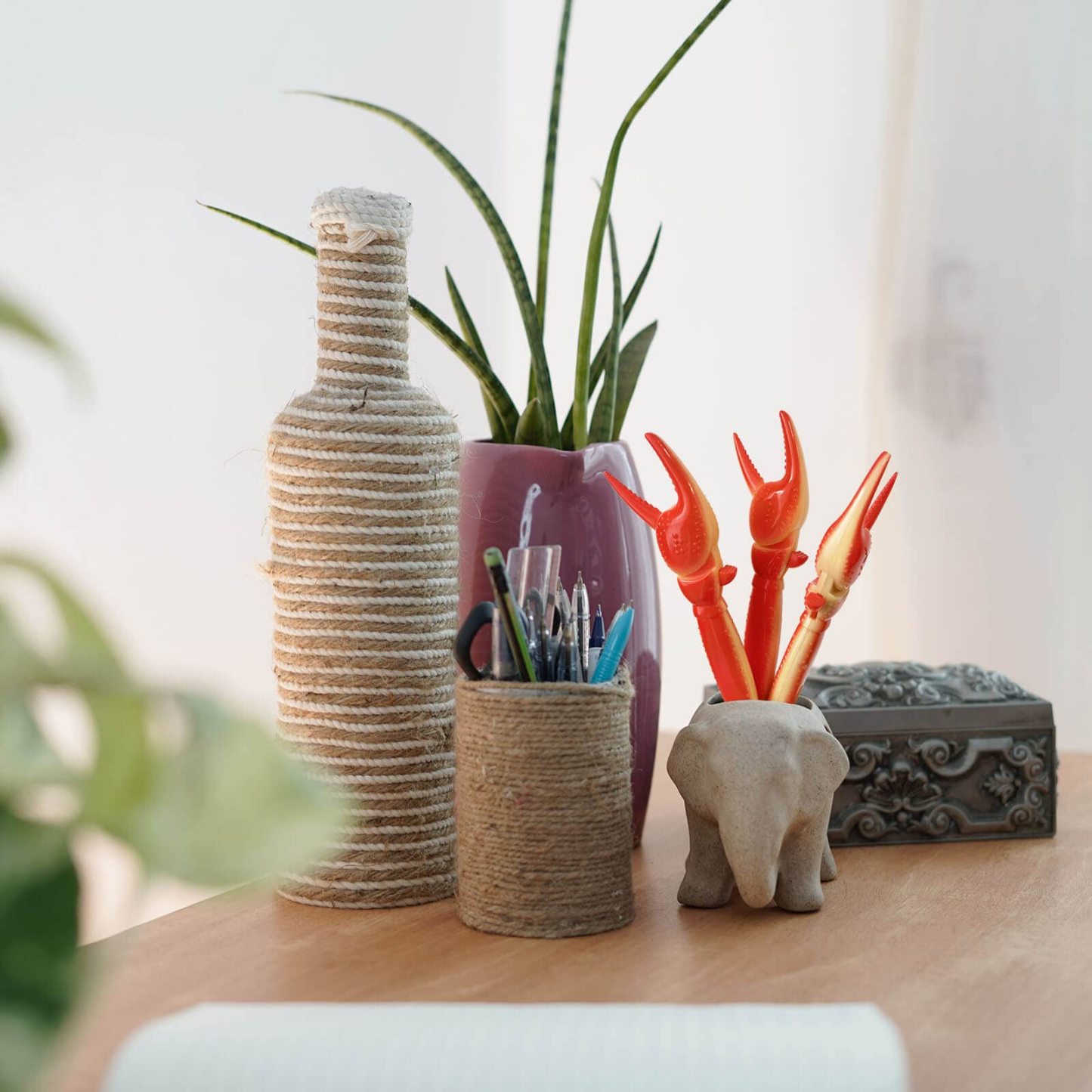 🤪Vivid Crabe Claw Shape Pens✏