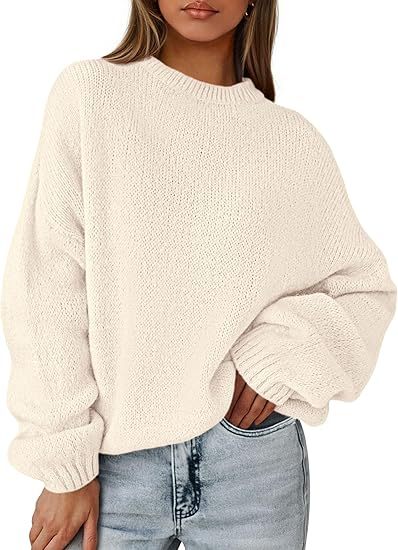 2025 Holiday Outfit: Women's fashionable, casual, loose-fitting, long-sleeved, chunky knit winter pullover sweater.