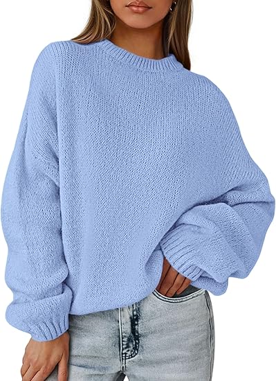 2025 Holiday Outfit: Women's fashionable, casual, loose-fitting, long-sleeved, chunky knit winter pullover sweater.