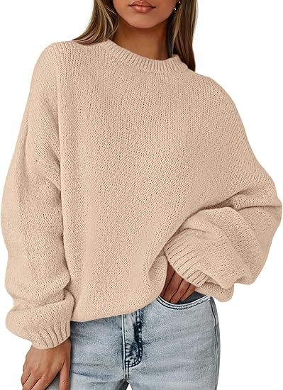 2025 Holiday Outfit: Women's fashionable, casual, loose-fitting, long-sleeved, chunky knit winter pullover sweater.