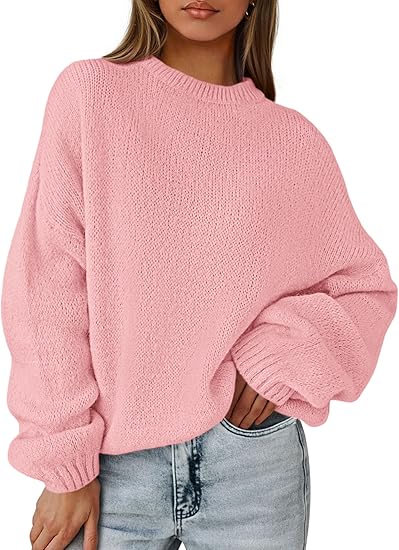 2025 Holiday Outfit: Women's fashionable, casual, loose-fitting, long-sleeved, chunky knit winter pullover sweater.