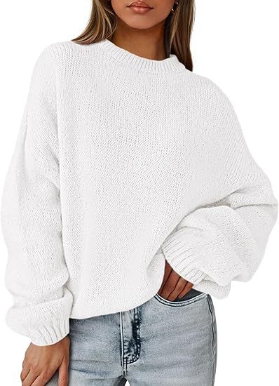 2025 Holiday Outfit: Women's fashionable, casual, loose-fitting, long-sleeved, chunky knit winter pullover sweater.