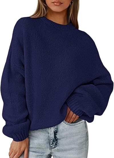 2025 Holiday Outfit: Women's fashionable, casual, loose-fitting, long-sleeved, chunky knit winter pullover sweater.