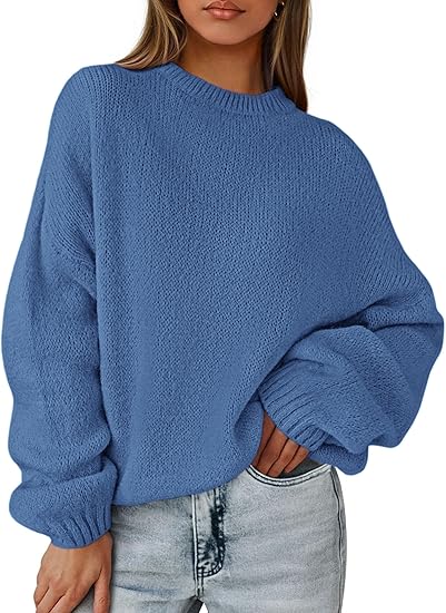2025 Holiday Outfit: Women's fashionable, casual, loose-fitting, long-sleeved, chunky knit winter pullover sweater.