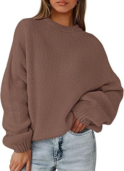 2025 Holiday Outfit: Women's fashionable, casual, loose-fitting, long-sleeved, chunky knit winter pullover sweater.