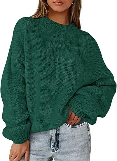 2025 Holiday Outfit: Women's fashionable, casual, loose-fitting, long-sleeved, chunky knit winter pullover sweater.