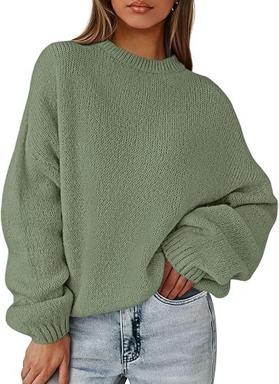 2025 Holiday Outfit: Women's fashionable, casual, loose-fitting, long-sleeved, chunky knit winter pullover sweater.