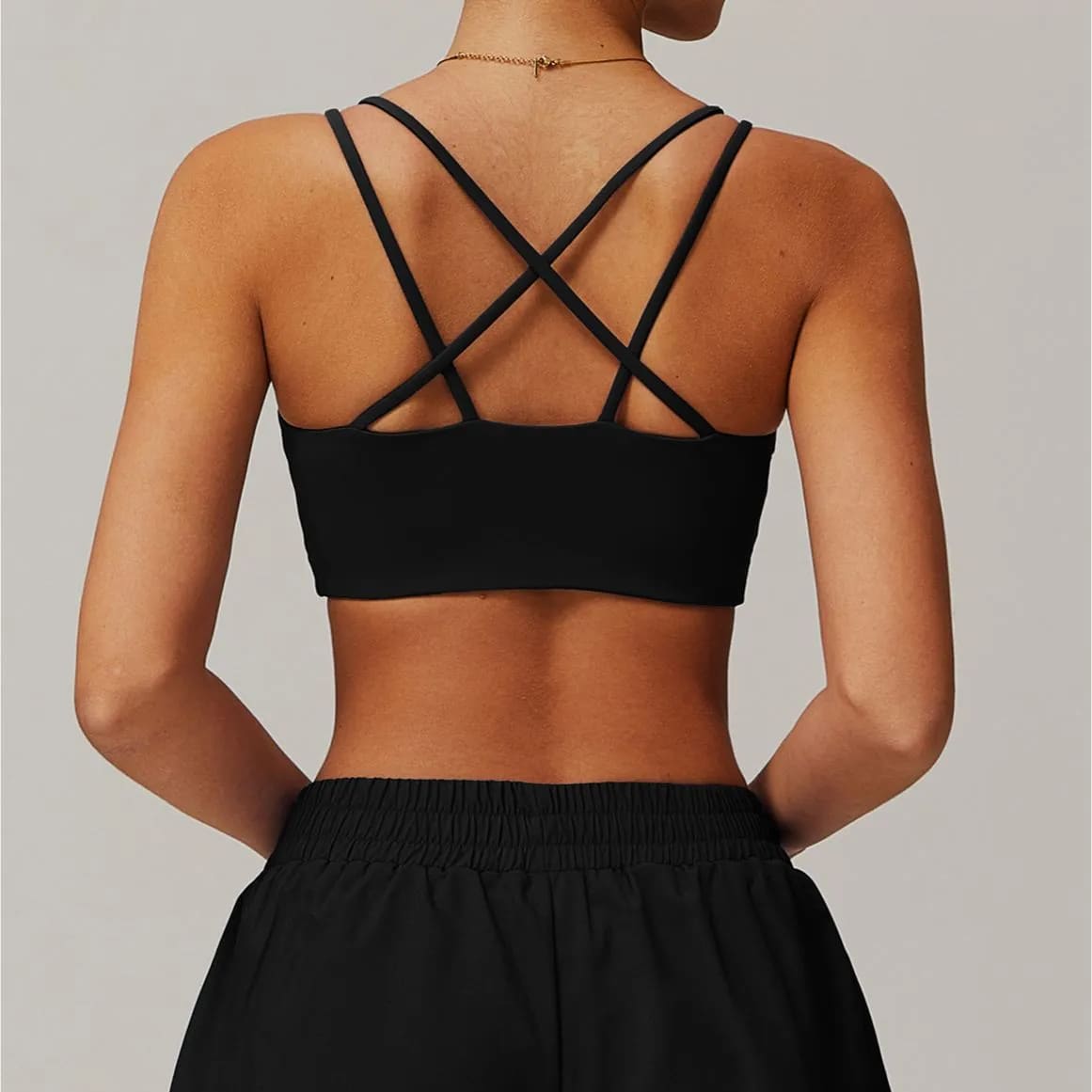 Omnbreezy Pocketed Quick-Dry Yoga Shorts 