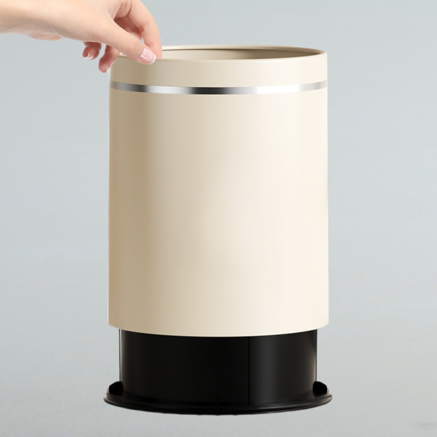 Large capacity household trash can