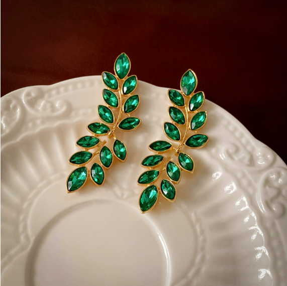 Retro green leaf earrings