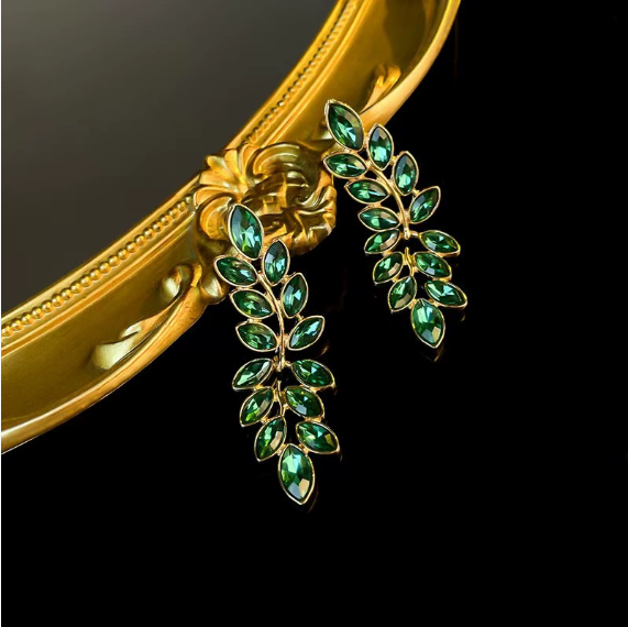 Retro green leaf earrings