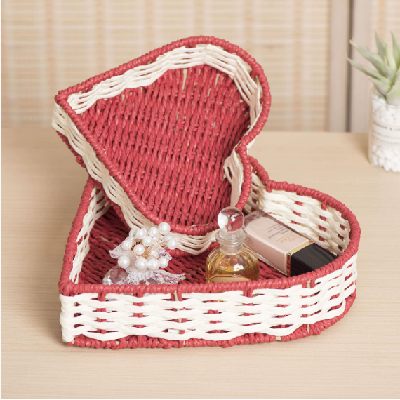 Hand-woven paper rope woven heart-shaped storage basket