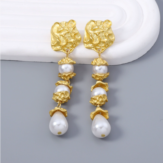 Vintage court-style pearl stud earrings