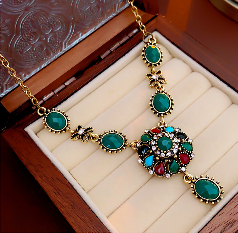 Colored diamond-encrusted round flower necklace and earrings