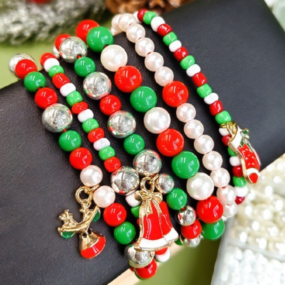 DIY accessories and materials for Christmas bracelets in unusual boxes