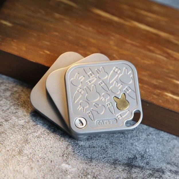 Rebellious Cute Rabbit Palm Slide