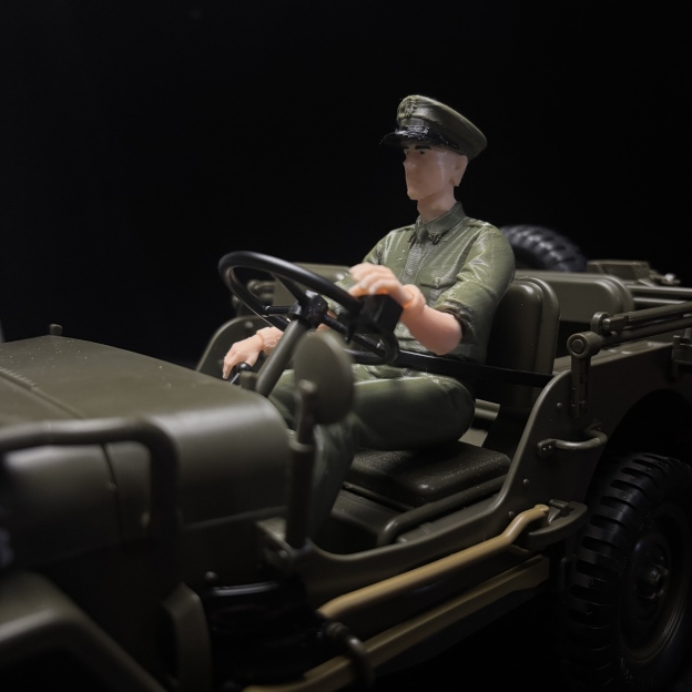 RC upravený model vojenského jeepu Willys z druhé světové války v měřítku 1/12 – pokračovací verze